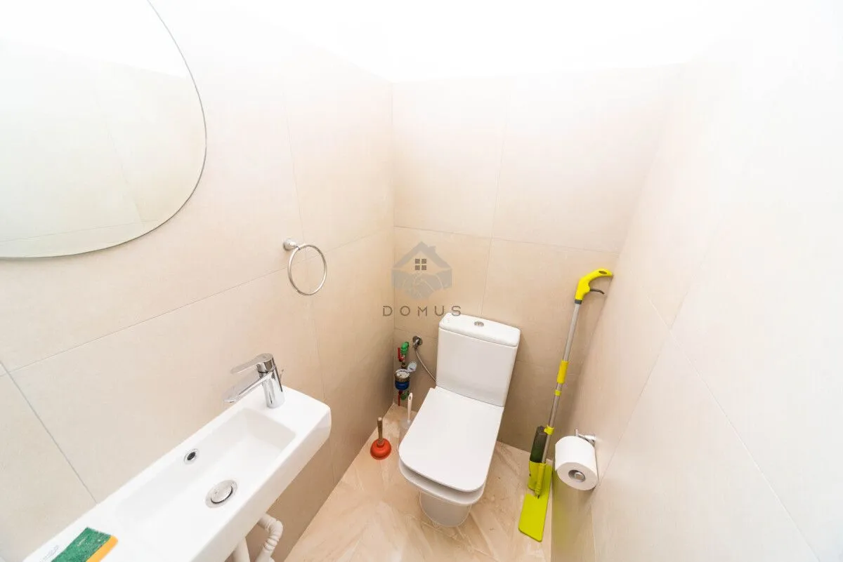 Izdavanje, dvosoban stan, 70m², Blok 5, Podgorica