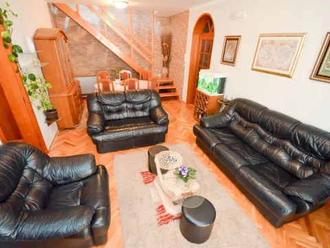 Prodaja, stan, 95m², Kotor, Crna Gora - image 7