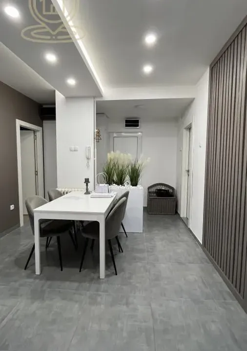 Prodaja, dvosoban stan, 68m², Aerodrom, Kragujevac