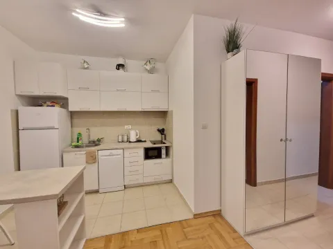 Rent, one bedroom apartment, 47m², Bečići, Budva - image 11