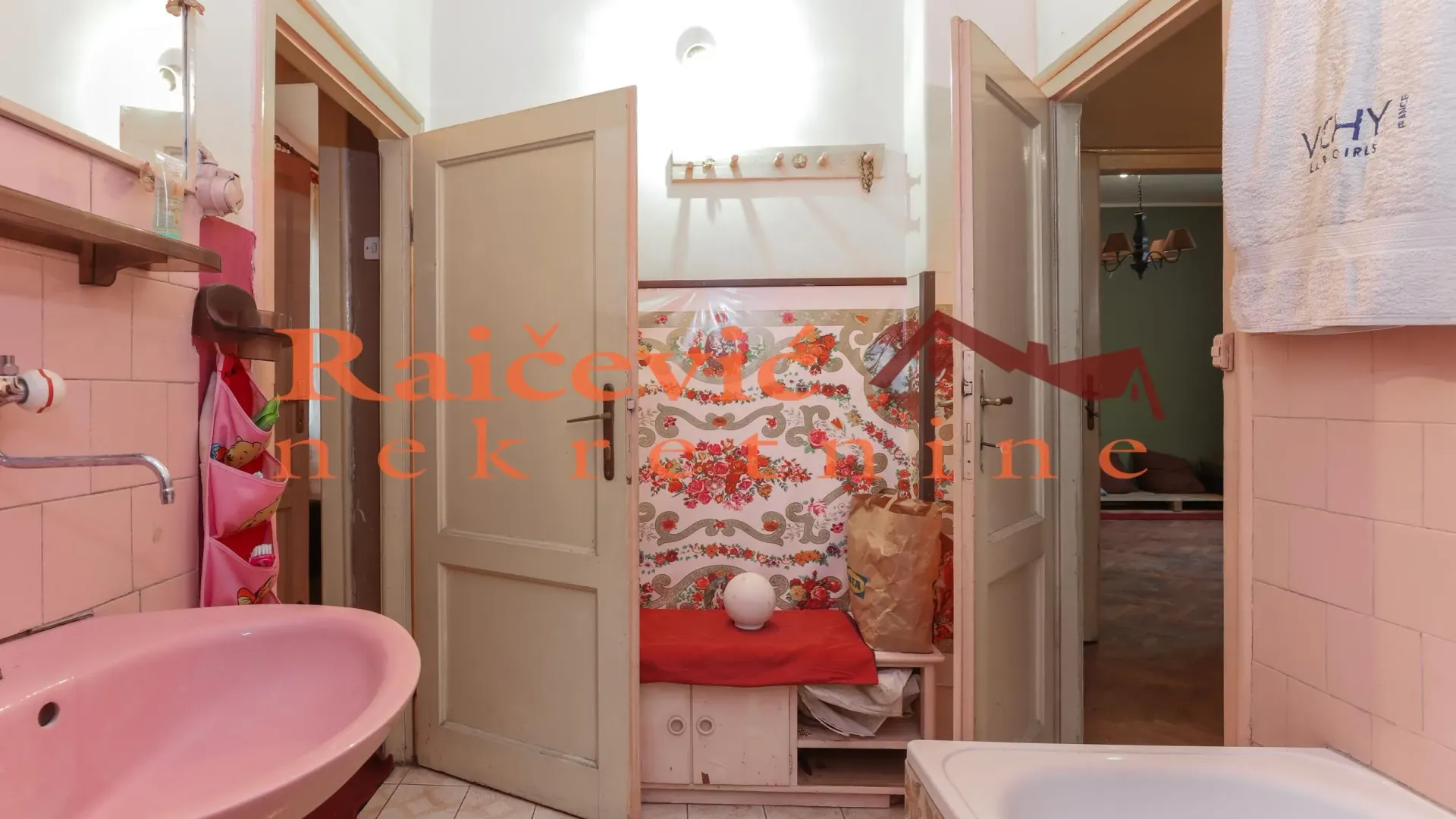 Sale, three bedroom apartment, 95m², Vračar, Šid
