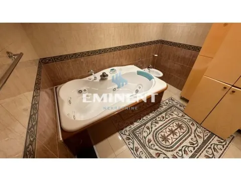 Izdavanje, trosoban stan, 140m², Stari Grad, Beograd - image 14