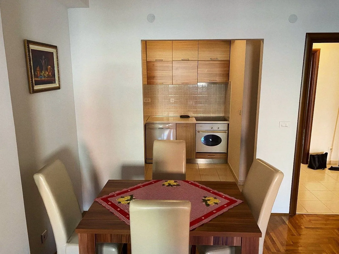 Izdavanje, trosoban stan, 110m², City Kvart, Podgorica