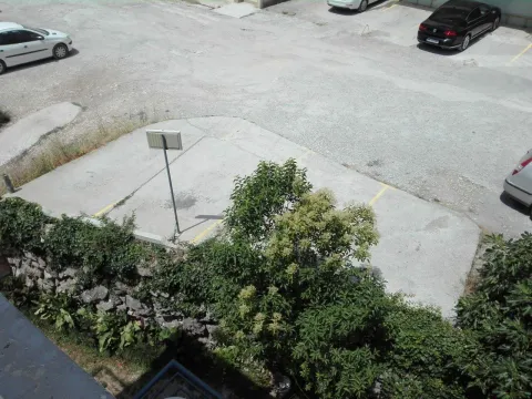 Parking garaža in Lazi