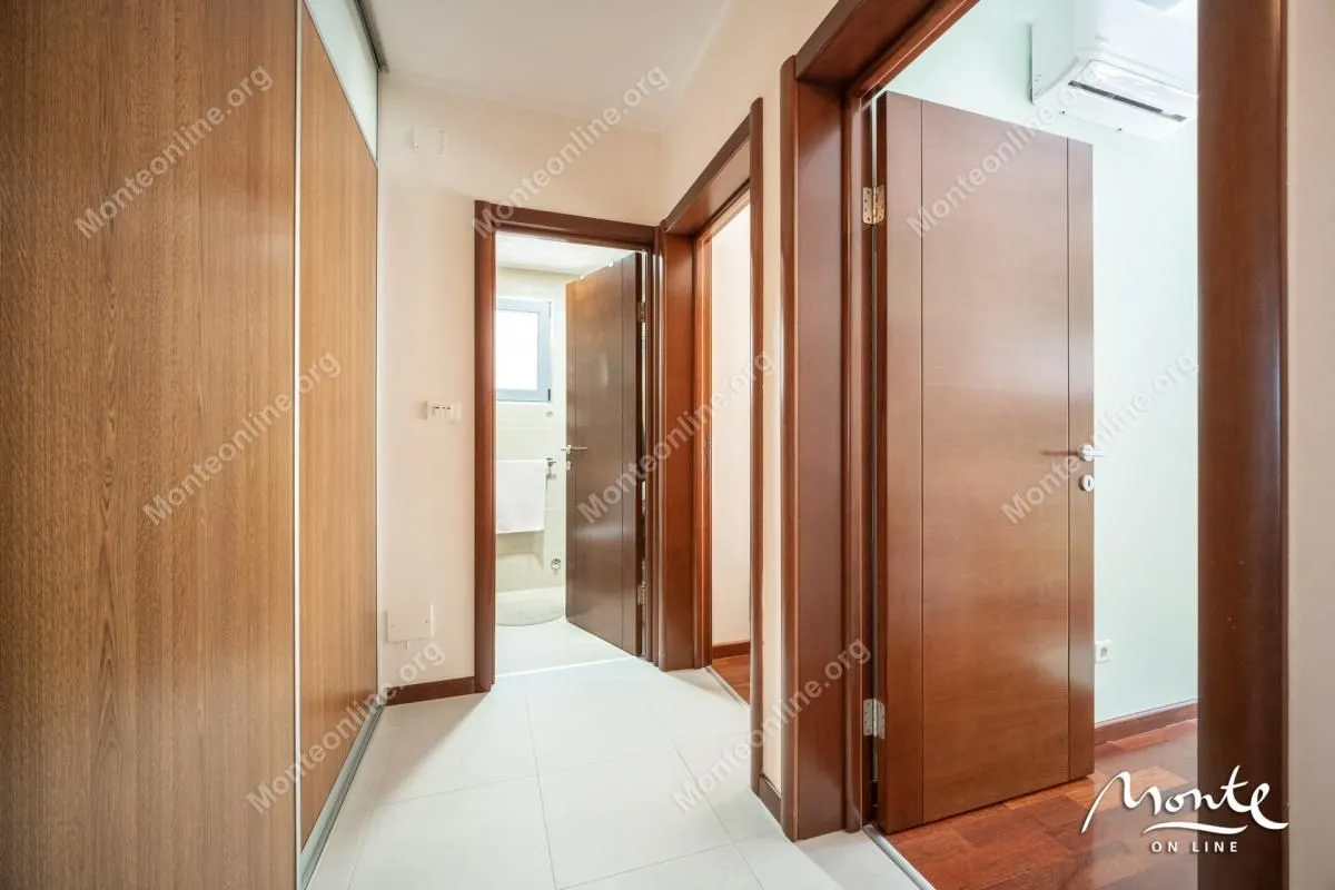 Prodaja, dvosoban stan, 81m², Dobrota, Kotor