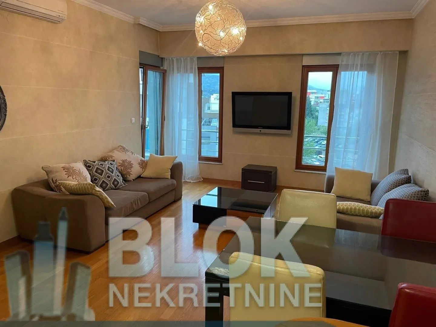 Izdavanje, jednosoban stan, 55m², Centar, Podgorica