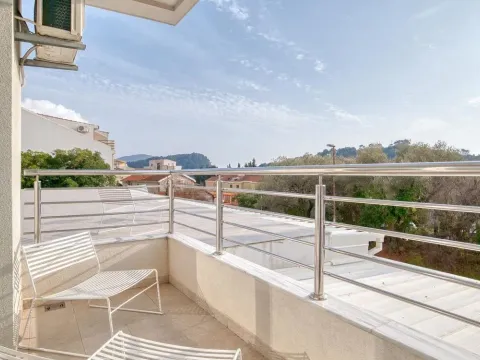 Sale, two bedroom apartment, 60m², Petrovac, Budva - image 24