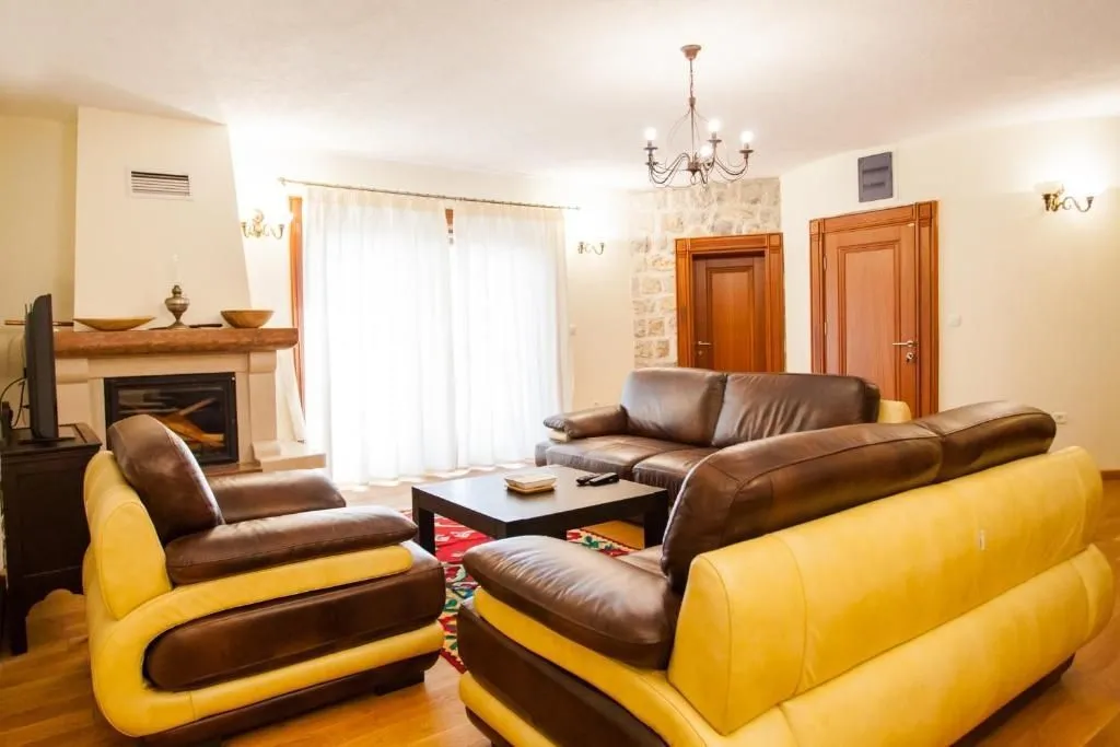 Sale, house, 1300m², Perazića do, Budva