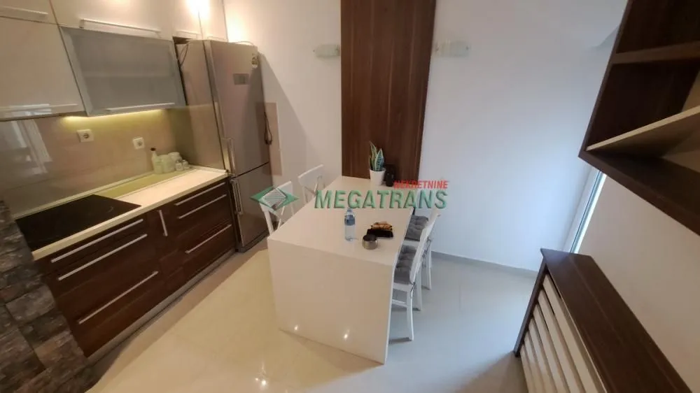 Izdavanje, četvorosoban stan, 103m², Grbavica, Novi Sad Sve Podlokacije