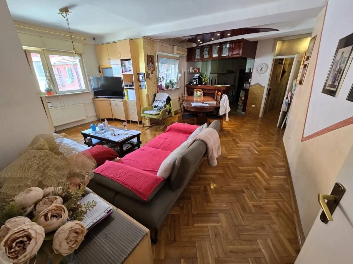 Prodaja, četvorosoban stan, 105m², Grbavica, Novi Sad Sve Podlokacije