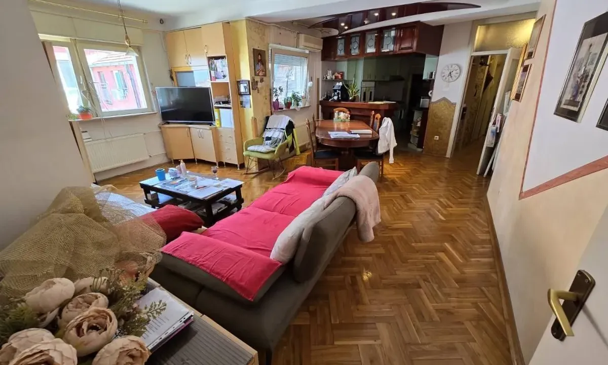 Prodaja, četvorosoban stan, 105m², Grbavica, Novi Sad Sve Podlokacije