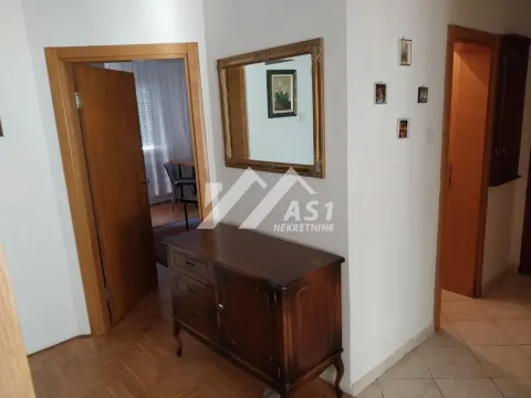 Izdavanje, četvorosoban stan, 95m², Adamovićevo Naselje, Novi Sad Sve Podlokacije - image 3