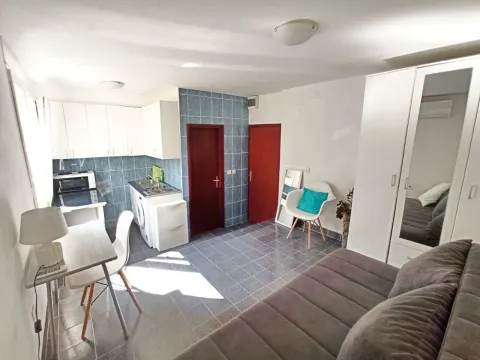 Izdavanje, garsonjera, 25m², Lazi, Budva - image 5