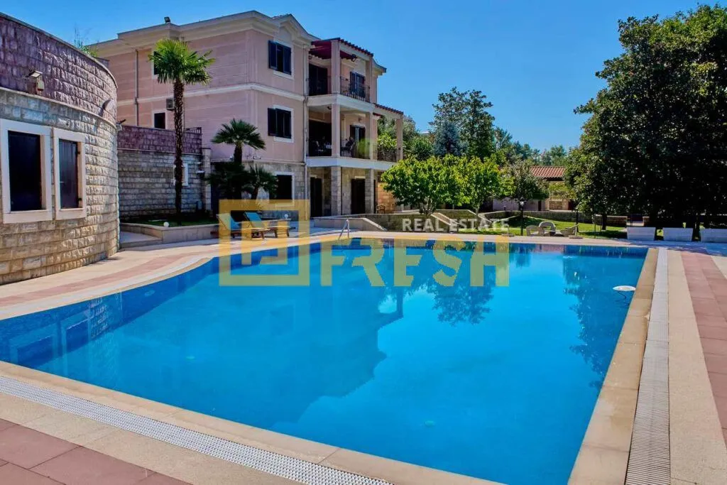 Sale, house, 300m², Zagorič, Podgorica