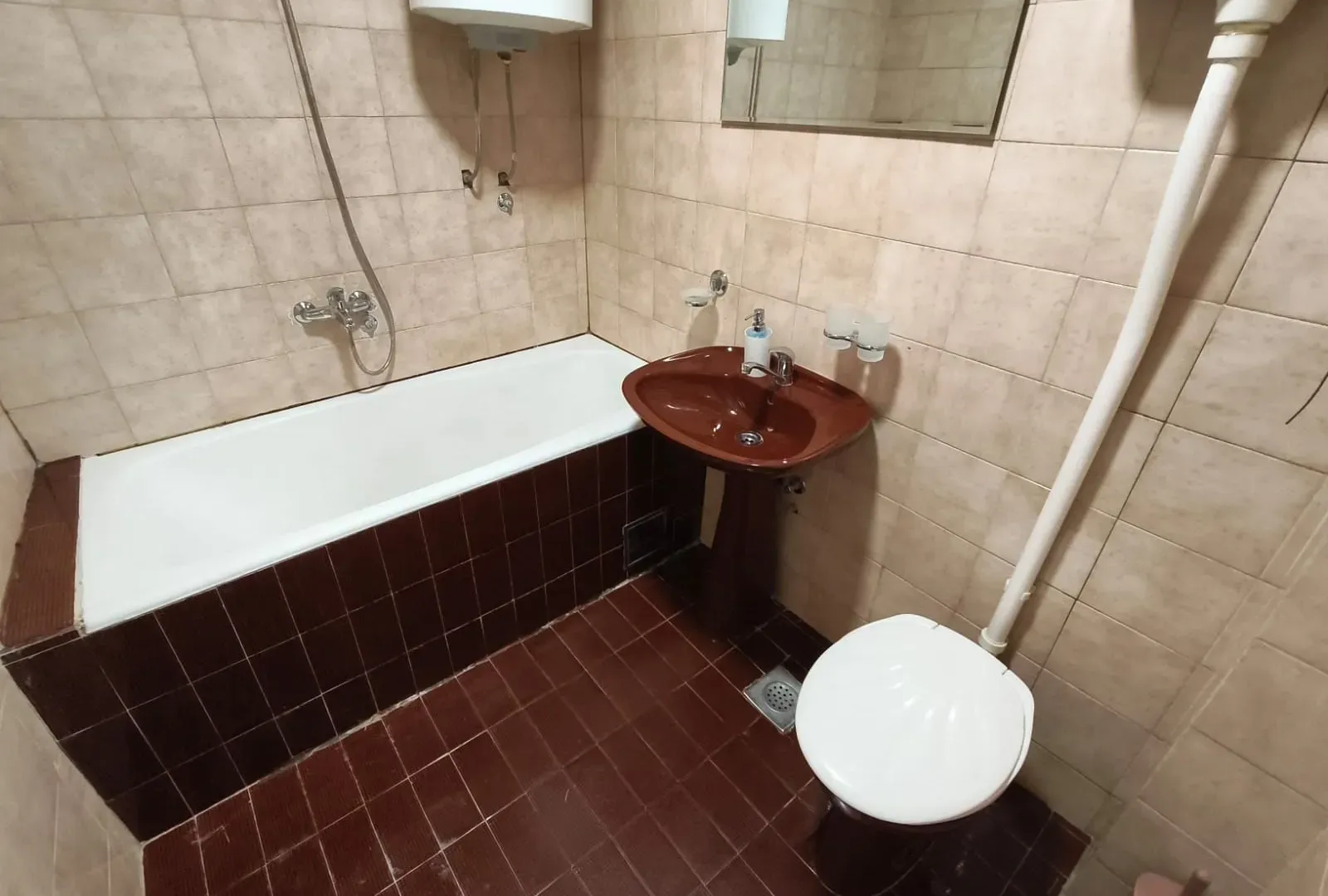 Izdavanje, trosoban stan, 95m², Gintaš, Podgorica