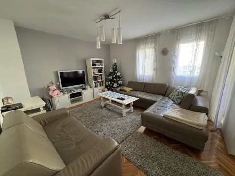 Sale, three bedroom apartment, 87m², Blok 6, Podgorica - image 1