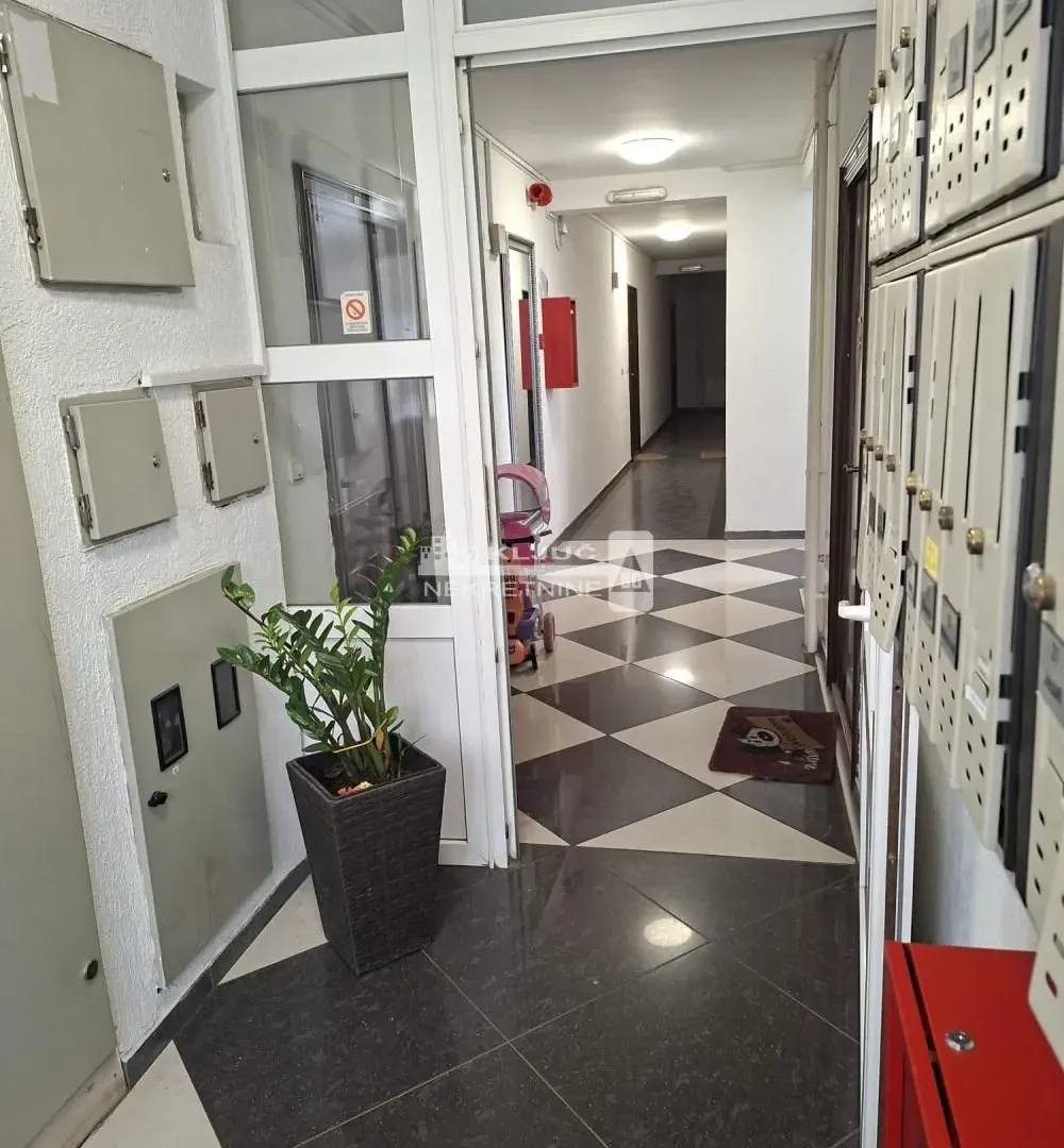 Sale, three bedroom apartment, 79m², Kanarevo Brdo, Beograd