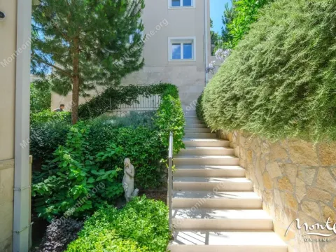 Sale, three bedroom apartment, 166m², Đenovići, Herceg Novi - image 32