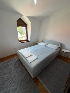 Izdavanje, dvosoban stan, 82m², Centar, Cetinje - image 2