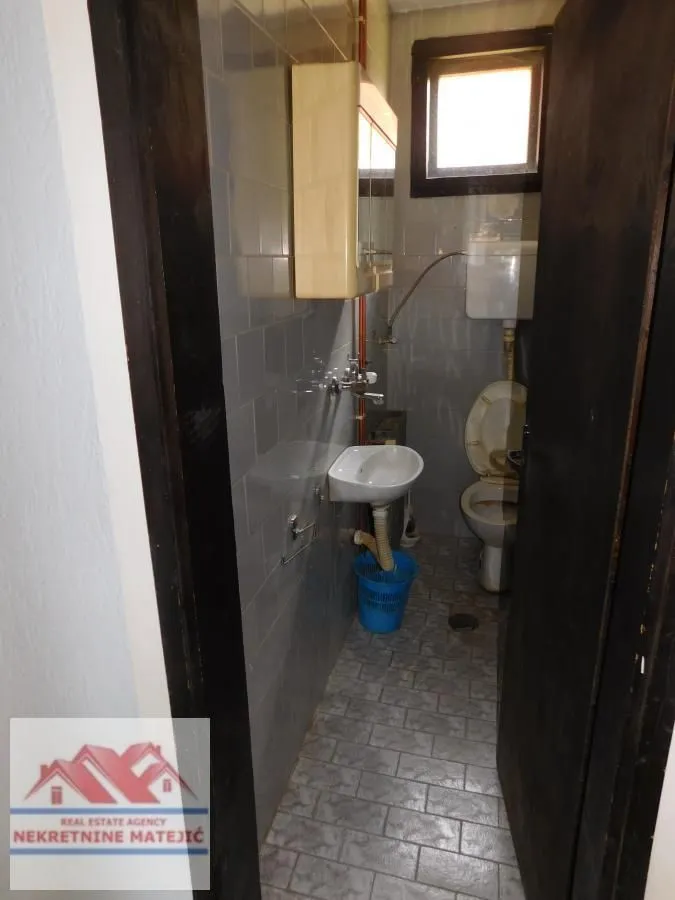 Rent, office space, 150m², Maršić, Kragujevac