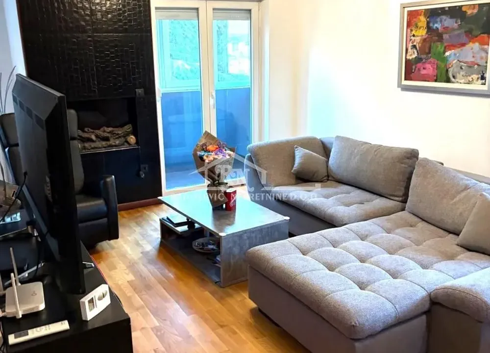 Prodaja, četvorosoban stan, 95m², Skojevsko Naselje, Beograd