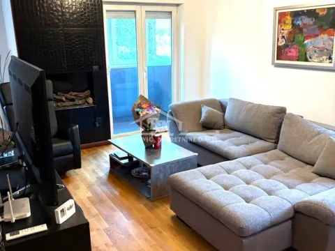 Prodaja, četvorosoban stan, 95m², Skojevsko Naselje, Beograd