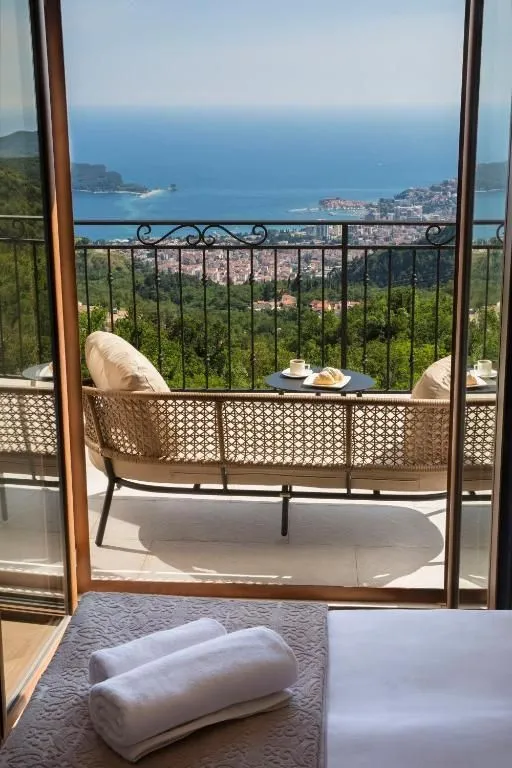 Sale, house, 320m², Lapčići, Budva