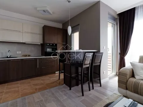 Izdavanje, stan, 140m², Tivat, Crna Gora - image 3