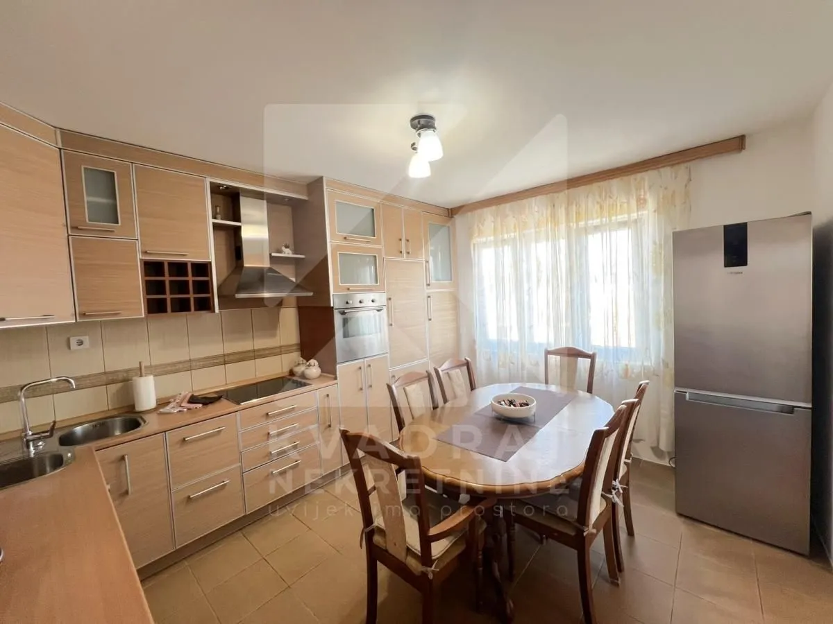 Izdavanje, dvosoban stan, 90m², Tološi, Podgorica