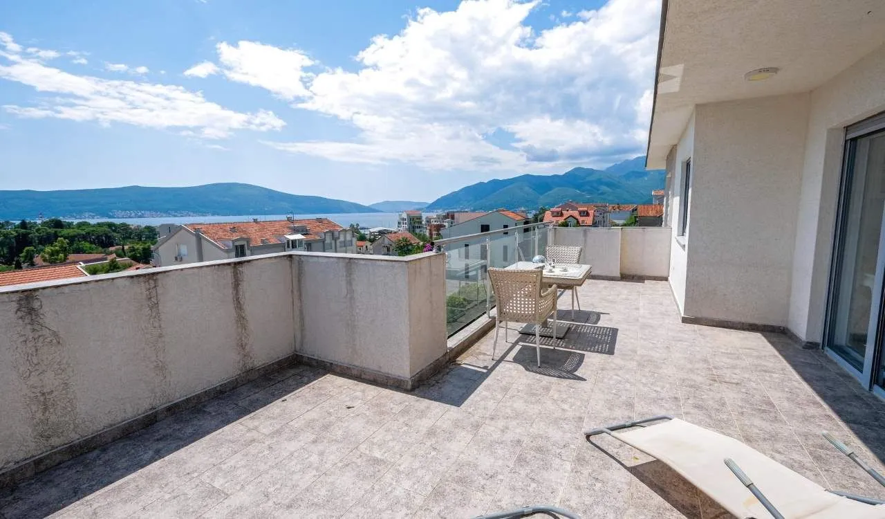 Prodaja, trosoban stan, 116m², Centar, Tivat