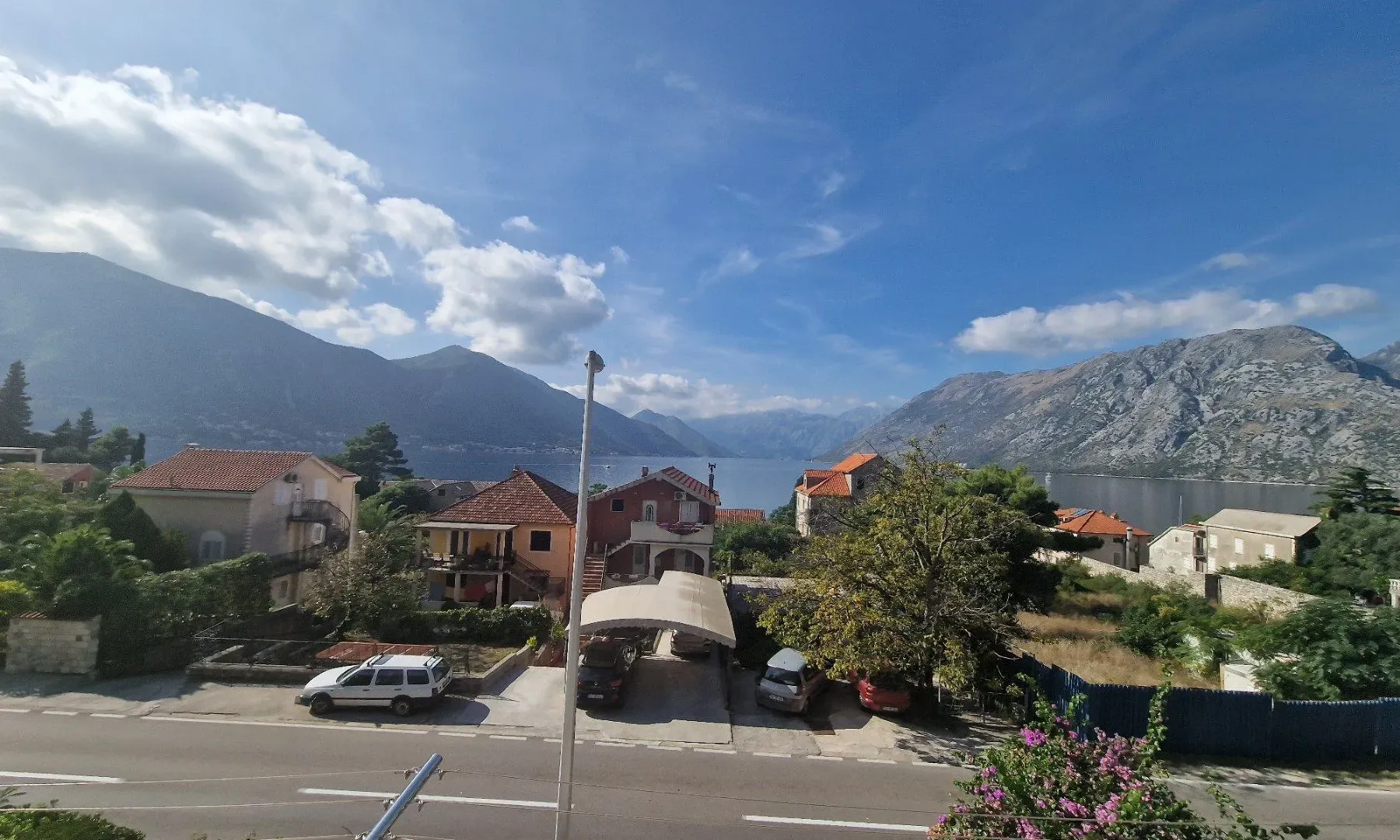 Izdavanje, dvosoban stan, 130m², Kotor, Crna Gora