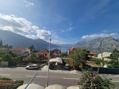 Rent, two bedroom apartment, 130m², Kotor, Crna Gora - image 21