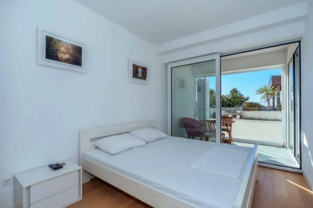 Rent, apartment, 78m², Pržno, Budva