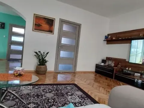 Prodaja, kuća, 220m², Stari Aerodrom, Podgorica - image 2