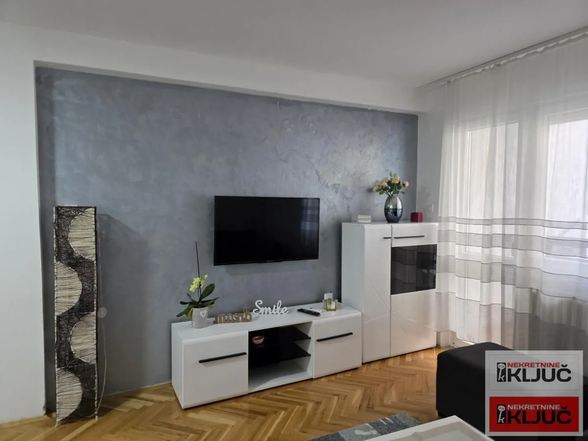 Izdavanje, dvosoban stan, 55m², Bulevar Oslobodjenja, Novi Sad Sve Podlokacije