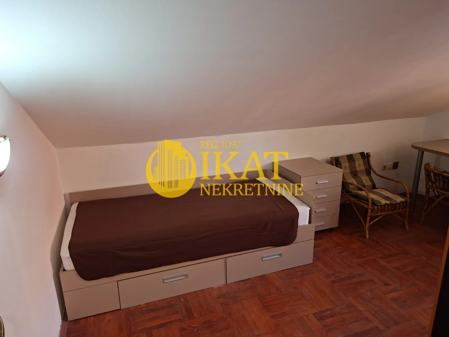 Izdavanje, trosoban stan, 70m², Vojvode Vlahovica, Beograd