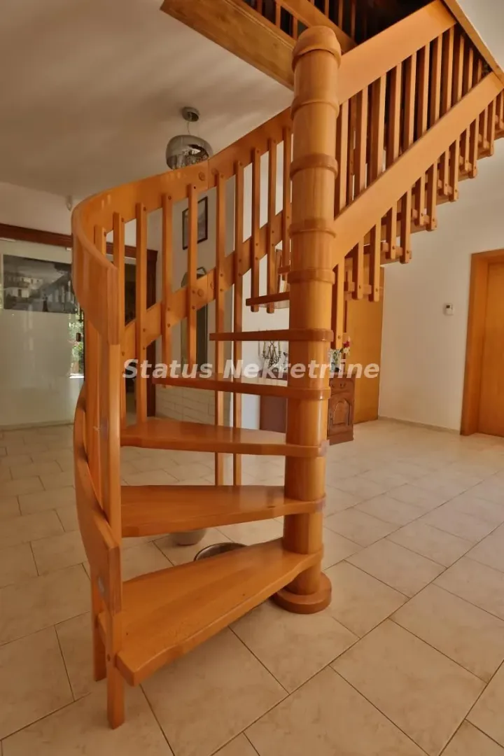 Prodaja, kuća, 322m², Ledinci, Petrovaradin
