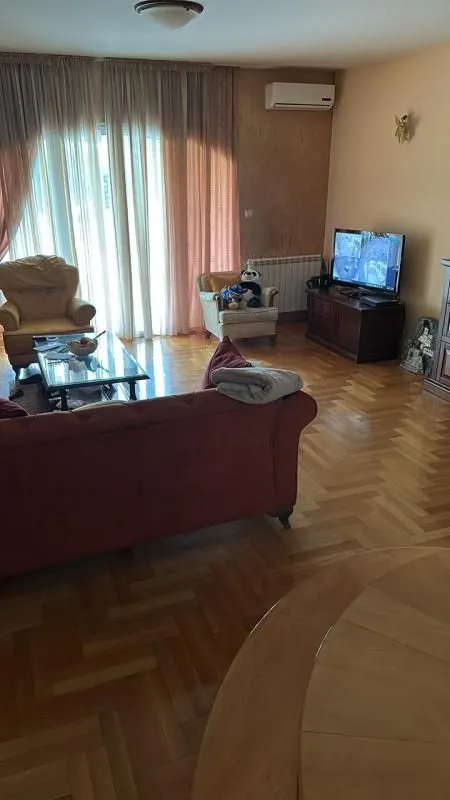 Sale, house, 600m², Golubovci, Podgorica