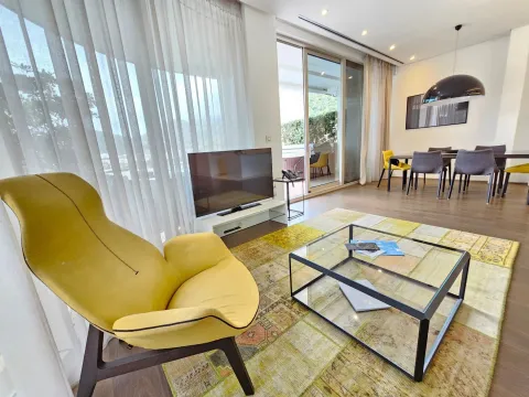 Rent, two bedroom apartment, 153m², Budva, Crna Gora - image 16