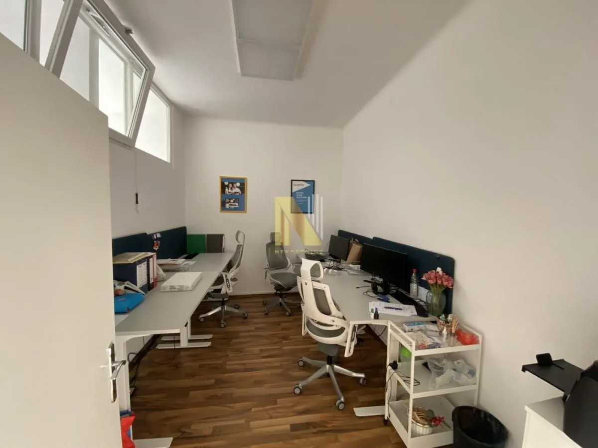 Prodaja, četvorosoban stan, 131m², Centar, Novi Sad