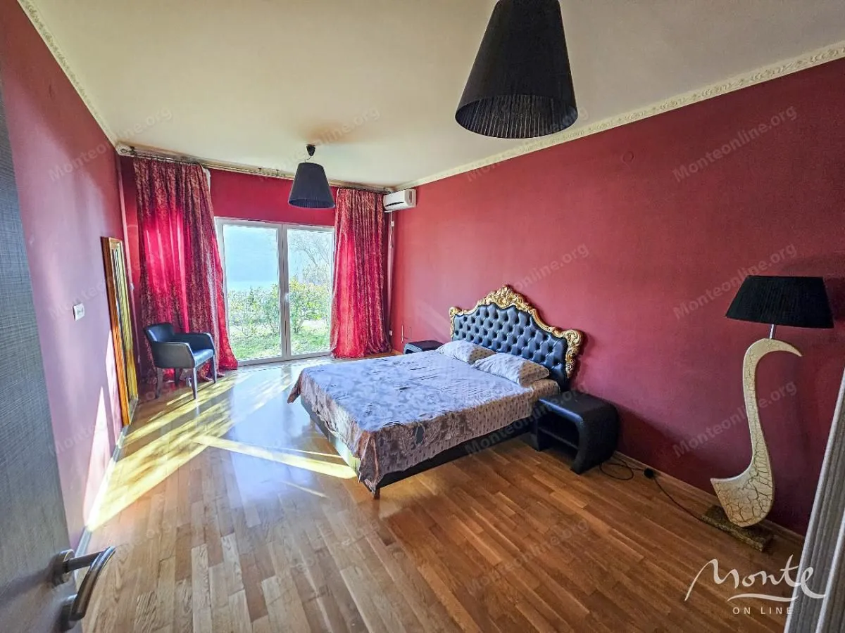 Prodaja, dvosoban stan, 135m², Kumbor, Herceg Novi
