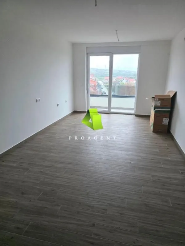 Izdavanje, dvosoban stan, 64m², Ledena Stena, Niš
