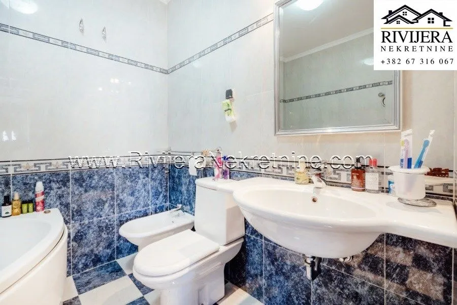 Prodaja, trosoban stan, 244m², Centar, Herceg Novi