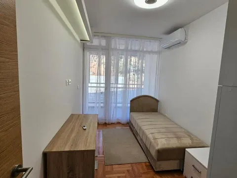 Izdavanje, trosoban stan, 90m², Dubovica, Budva - image 12