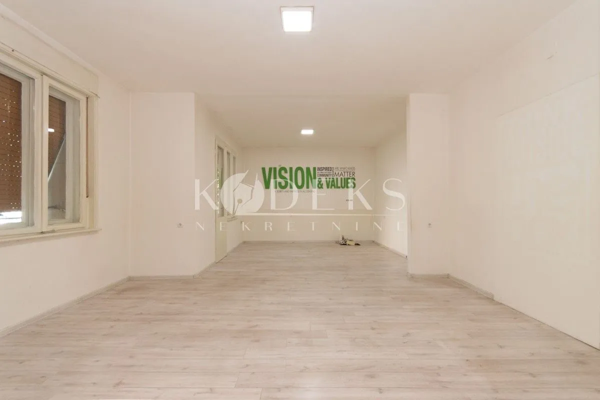 Izdavanje, poslovni prostor, 85m², Centar, Podgorica