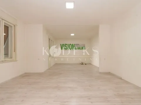 Izdavanje, poslovni prostor, 85m², Centar, Podgorica - image 9