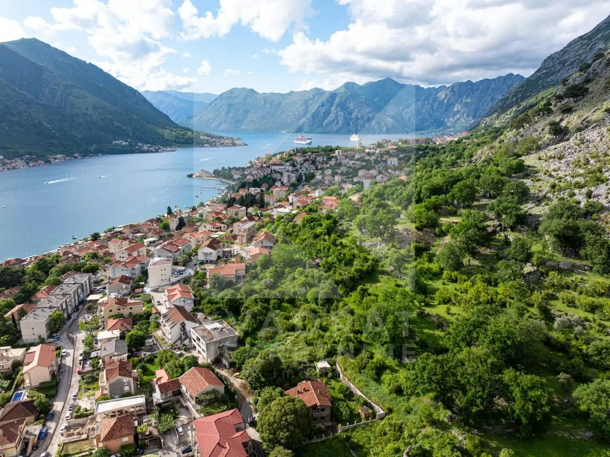 Prodaja, plac, 1700m², Dobrota, Kotor