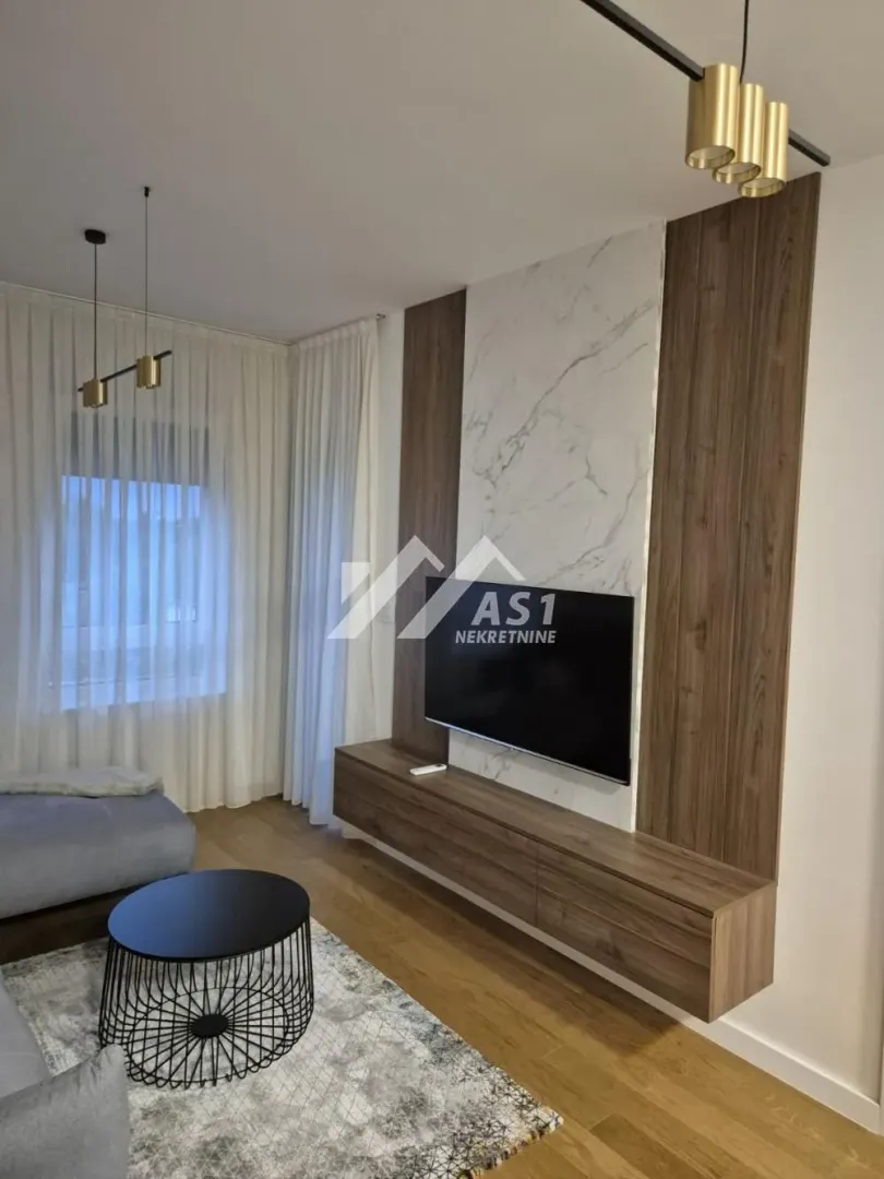 Izdavanje, jednosoban stan, 36m², Bulevar Evrope, Novi Sad Sve Podlokacije
