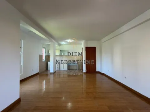 Izdavanje, trosoban stan, 107m², Vezirov Most, Podgorica - image 4