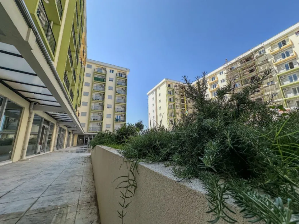 Izdavanje, poslovni prostor, 45m², Pobrežje, Podgorica